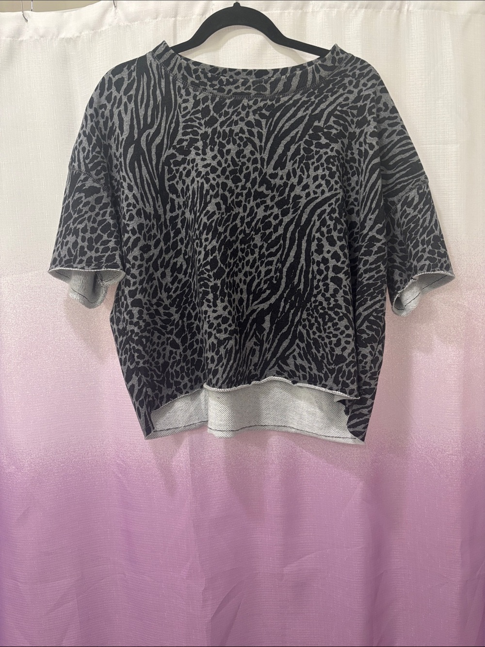 Women's Grey & Black Animal Print Raw Hem Short Sleeve Sweatshirt / Top size L
